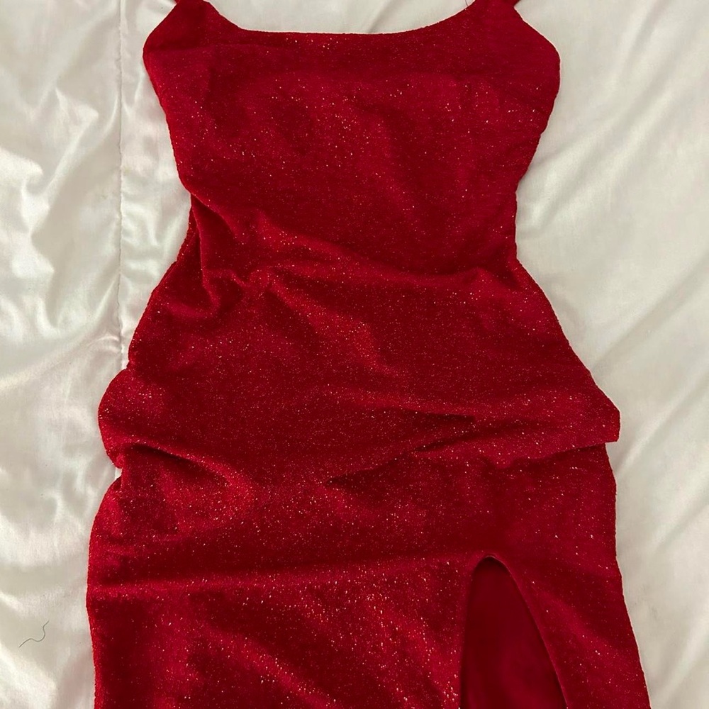SPARKLY RED WINDSOR MINI DRESS